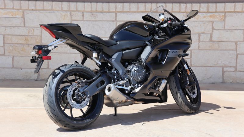 2025 Yamaha YZFR7 MATTE RAVEN BLACK Image 3