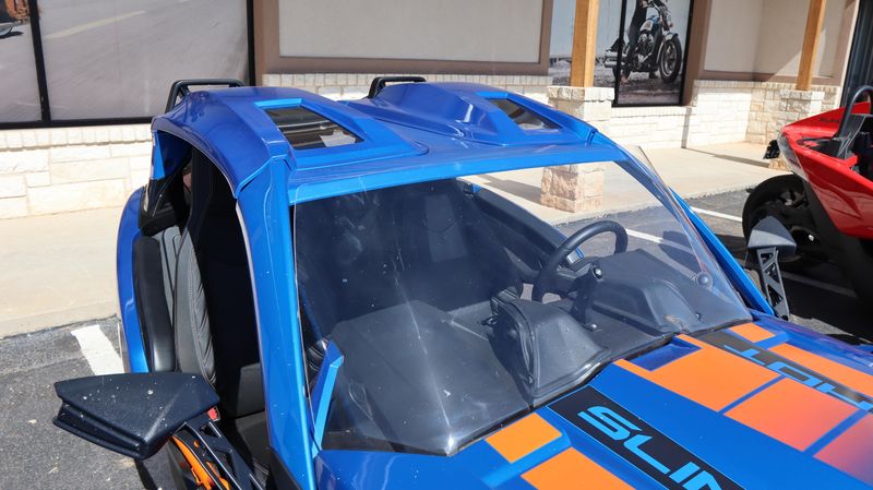 Used 2024 Polaris SLINGSHOT R MANUAL Image 10