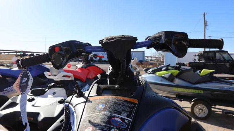 2025 SEADOO SPARK TRIXX FOR 3 WITH SOUND SYSTEM SAND AND DAZZLING BLUE Image 11