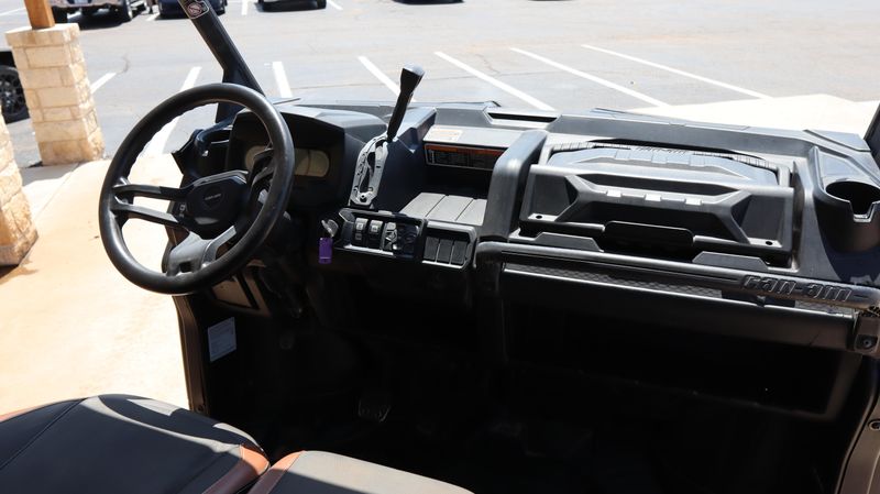 2024 Can-Am DEFENDER MAX LONE STAR EDITION TRIPLE BLACK Image 8