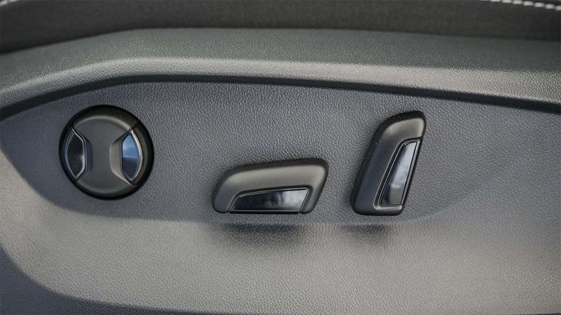 New 2025 Volkswagen Taos 1.5T SEImage 22
