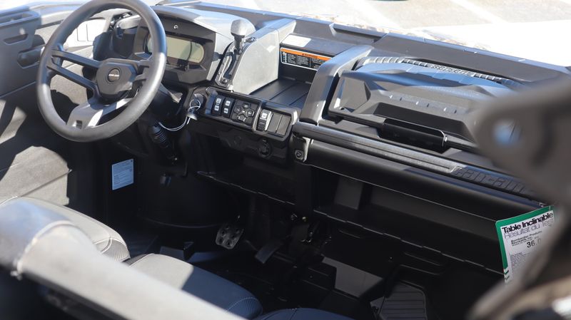 2025 Can-Am DEFENDER MAX X MR WITH HALF DOORS WILDLAND CAMOImage 7