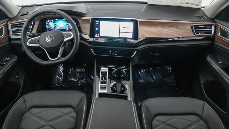 New 2025 Volkswagen Atlas 2.0T SE w/TechnologyImage 13