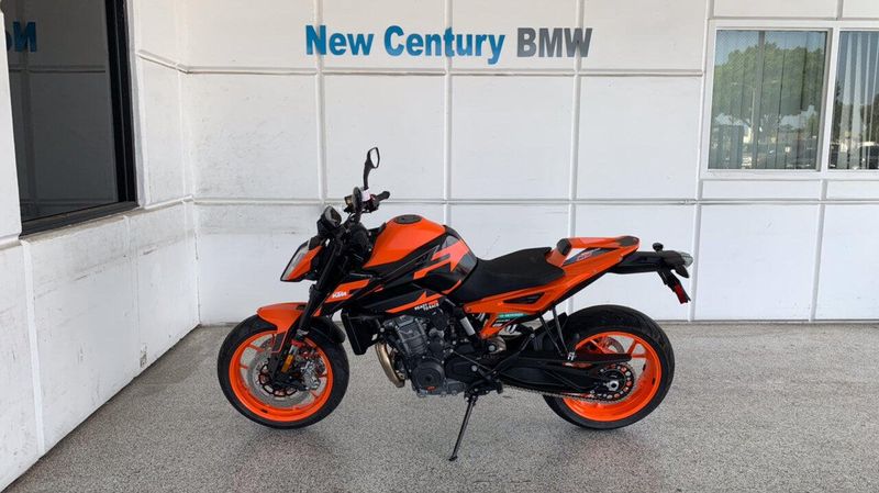 2022 KTM 890 DUKE GP