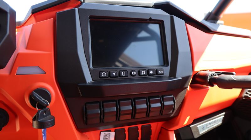 New 2025 Polaris RZR PRO S 4 ULTIMATE ORANGE RUST AND ZENITH BLUE Image 18