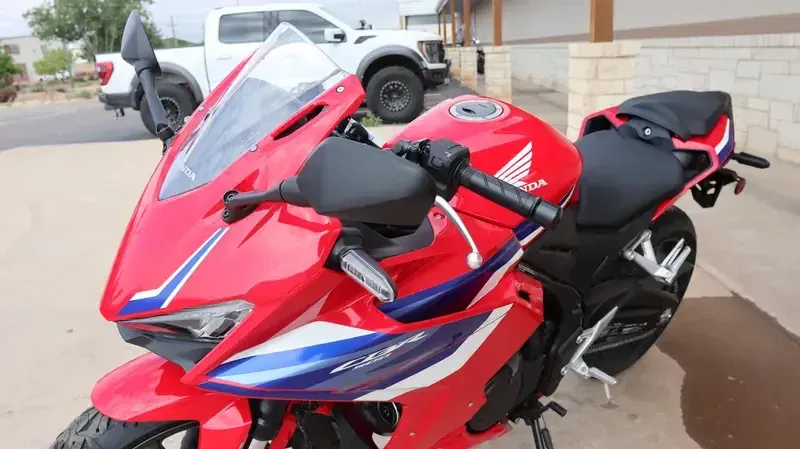 NEW 2025 HONDA CBR500R ABS Image 6