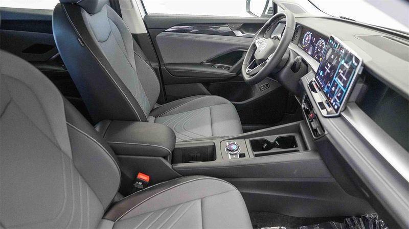 New 2025 Volkswagen Tiguan 2.0T SEImage 17