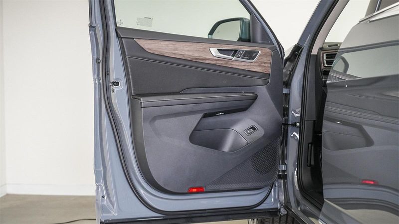 New 2025 Volkswagen Atlas 2.0T SEL Premium R-LineImage 21