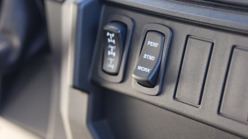 2025 Polaris RANGER CREW XP 1000 PREMIUM STEALTH GRAY Image 13