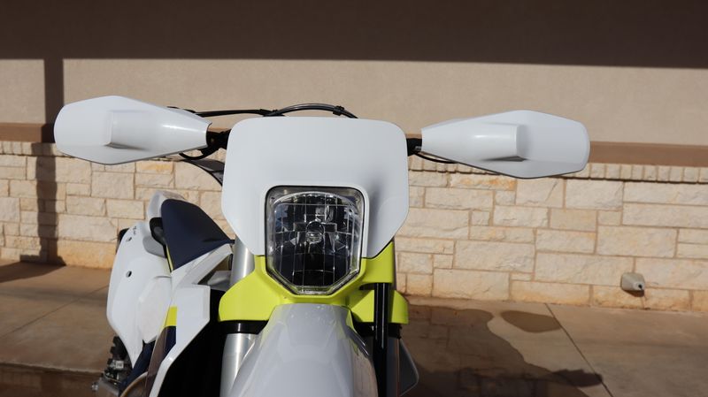 2025 HUSQVARNA TE 150 WHITEImage 9