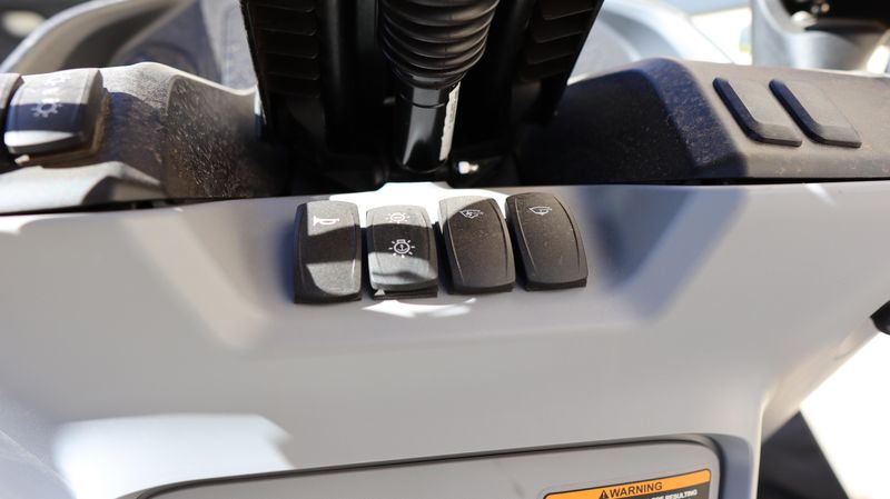 NEW 2026 SEADOO SWITCH FISH 18 230HP WITH PAINTED TRAILER Image 23