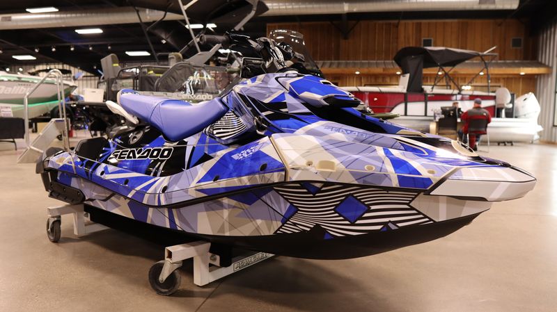 2025 SEADOO SPARK TRIXX FOR 3 SAND AND DAZZLING BLUE Image 1