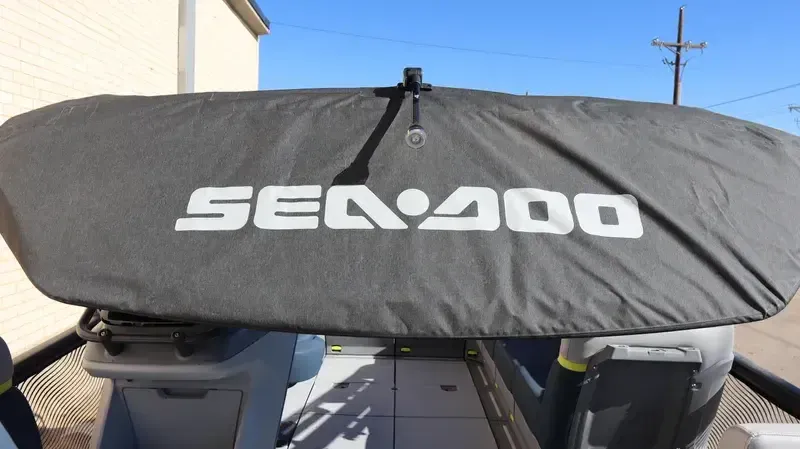 2025 SEADOO SWITCH CRUISE LIMITED 21 230HP PAINTED TRAILER HARBOR BLUE Image 24