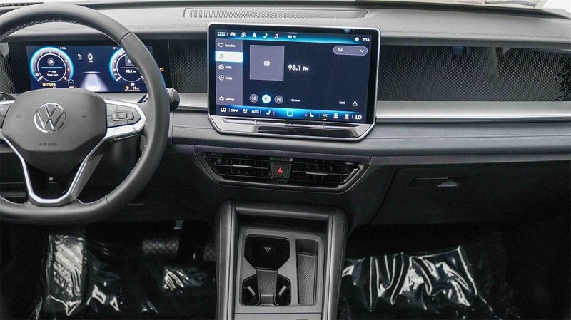 New 2025 Volkswagen Tiguan 2.0T SEImage 14
