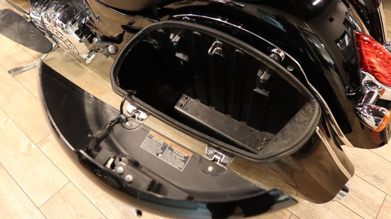 2016 Indian Motorcycle CHIEFTAIN BLACK 49S Base Image 5