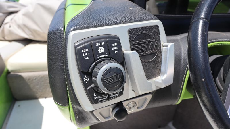 Used 2015 MALIBU 22 VLX WAKESETTER Image 12