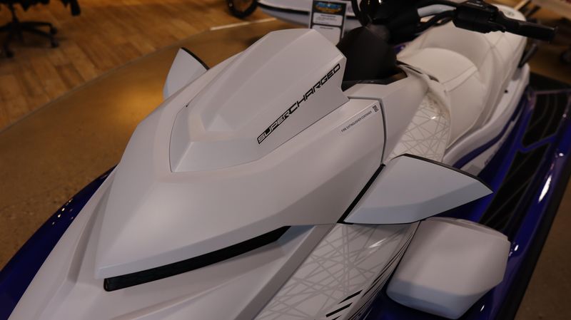 2025 Yamaha GP SVHO WITH AUDIO WHITE AND RACING BLUE Image 7