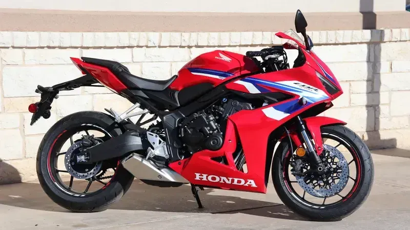 2025 Honda CBR650R ECLUTCH GRAND PRIX RED Image 2