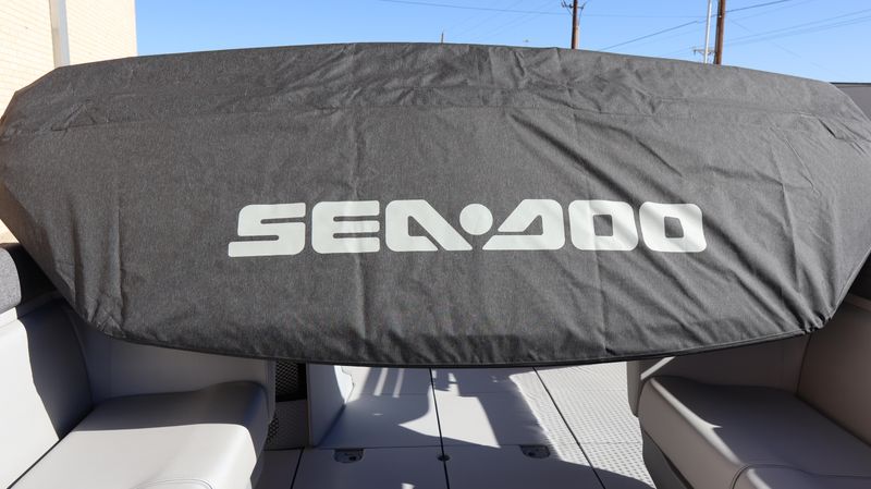 2025 SEADOO SWITCH CRUISE 18 230HP PAINTED TRAILER LAVA RED Image 11