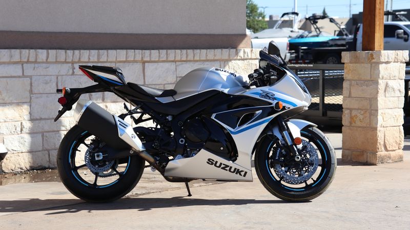 2025 Suzuki GSXR1000Image 2