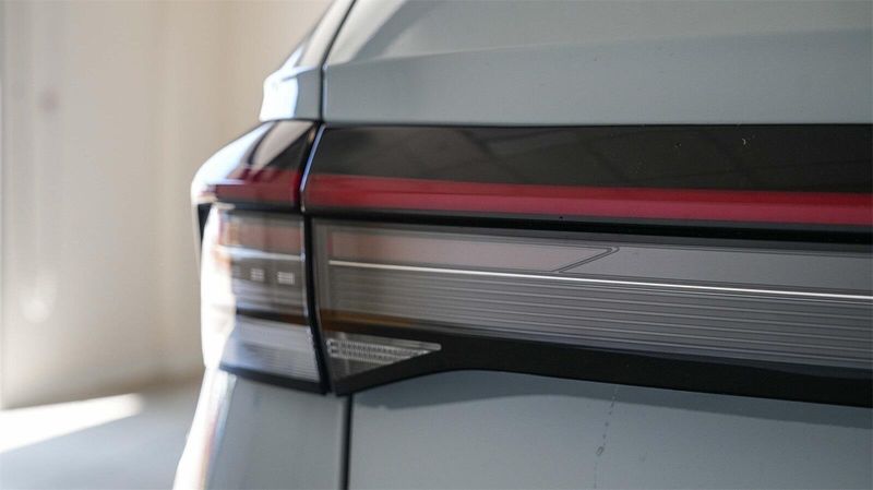 New 2025 Volkswagen Taos 1.5T SEImage 8