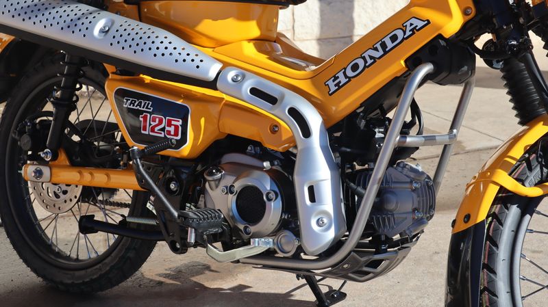 2024 Honda TRAIL 125 TURMERIC YELLOWImage 3