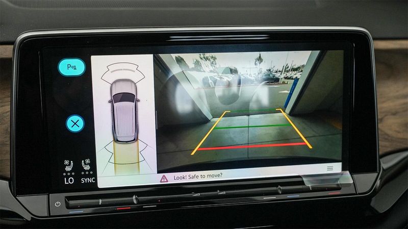 New 2025 Volkswagen Atlas 2.0T SE w/TechnologyImage 24