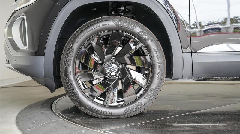 New 2025 Volkswagen Atlas 2.0T SE w/TechnologyImage 10