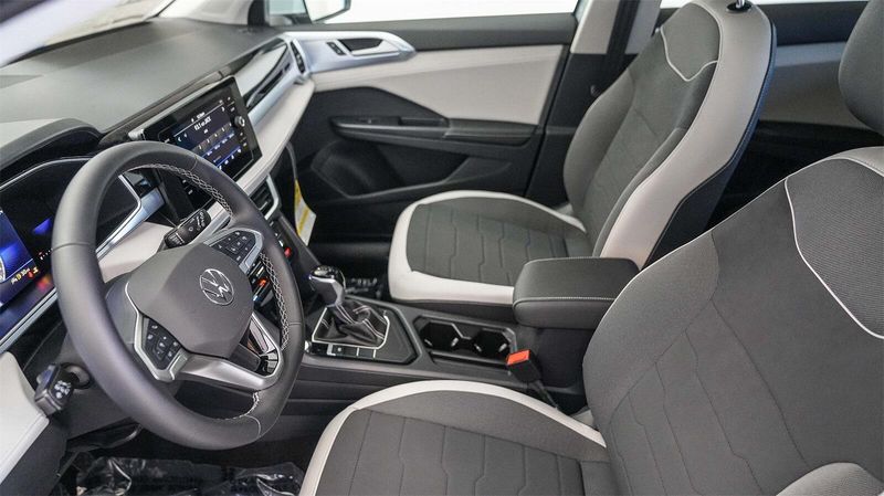 New 2025 Volkswagen Taos 1.5T SEImage 19