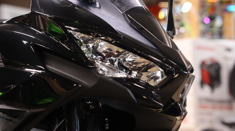 2025 Kawasaki NINJA 650 METALLIC SPARK BLACK AND METALLIC FLAT SPARK BLACKImage 7