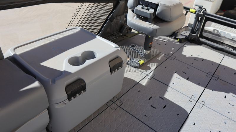 NEW 2026 SEADOO SWITCH FISH 18 230HP WITH PAINTED TRAILER Image 21