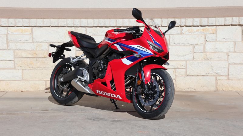 NEW 2026 HONDA CBR650R E-CLUTCH Image 1