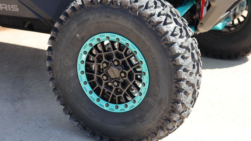 New 2025 Polaris RZR PRO R 4 ULTIMATE BLACK CRYSTAL AND RADIANT GREEN Image 9