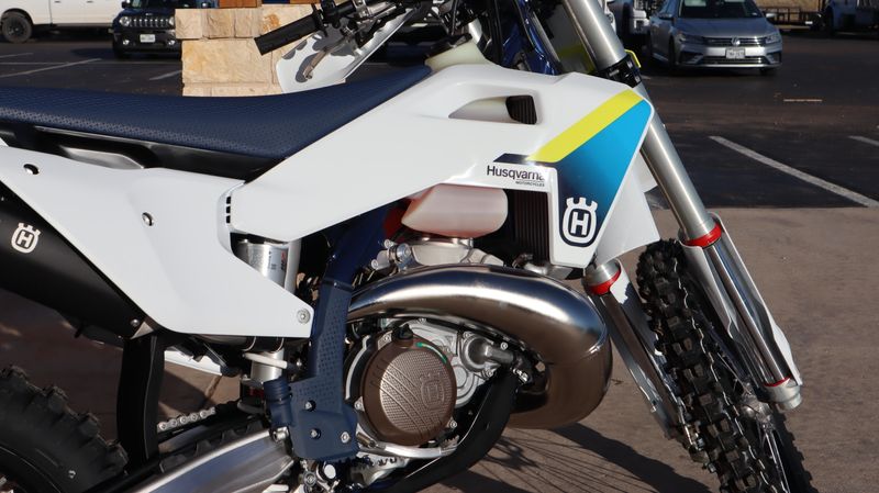 2025 HUSQVARNA TX 300 WHITEImage 4