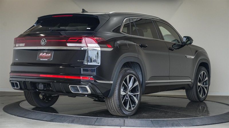New 2025 Volkswagen Atlas Cross Sport 2.0T SEL Premium R-LineImage 4