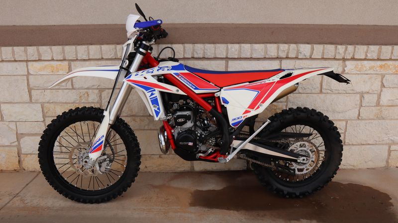 2022 BETA Xtrainer 300 Image 2