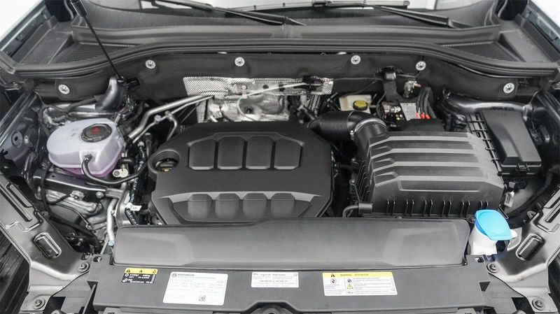 New 2025 Volkswagen Atlas 2.0T SE w/TechnologyImage 12