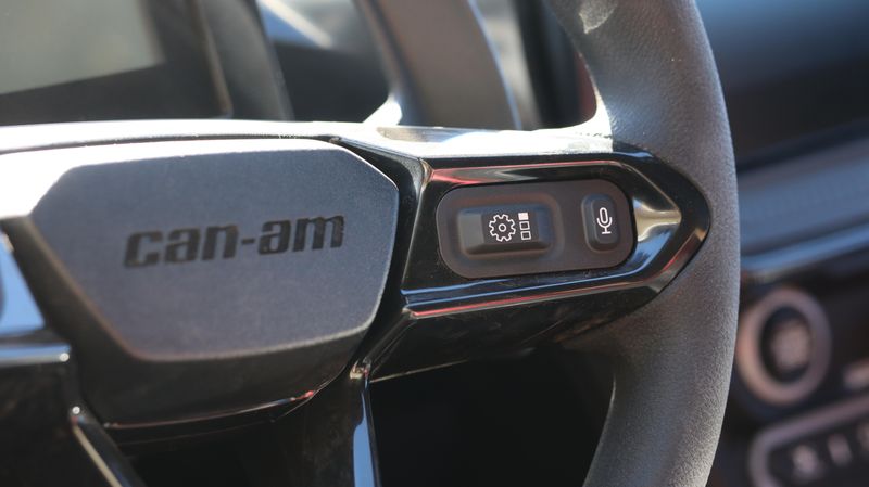 NEW 2026 CAN-AM MAVERICK R MAX X WITH SMARTSHOX 999T DCT Image 17