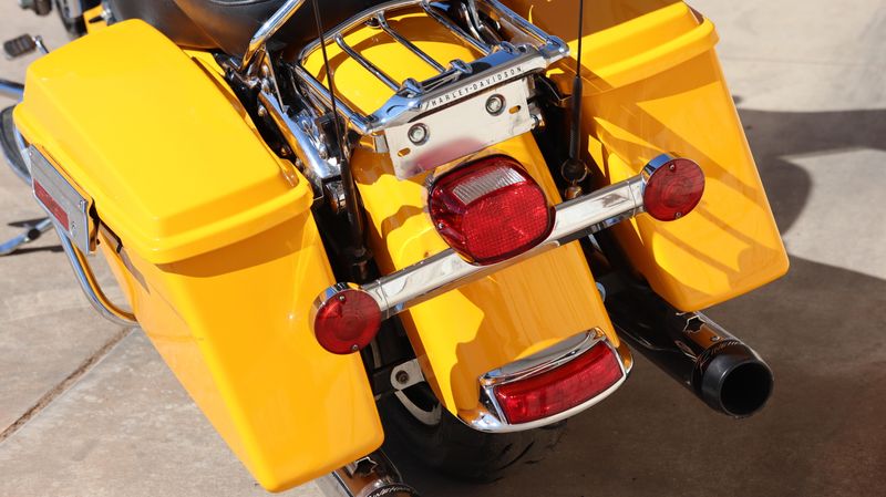 2009 HARLEY Electra Glide Ultra Classic in a YELLOW exterior color. Family PowerSports (877) 886-1997 familypowersports.com 