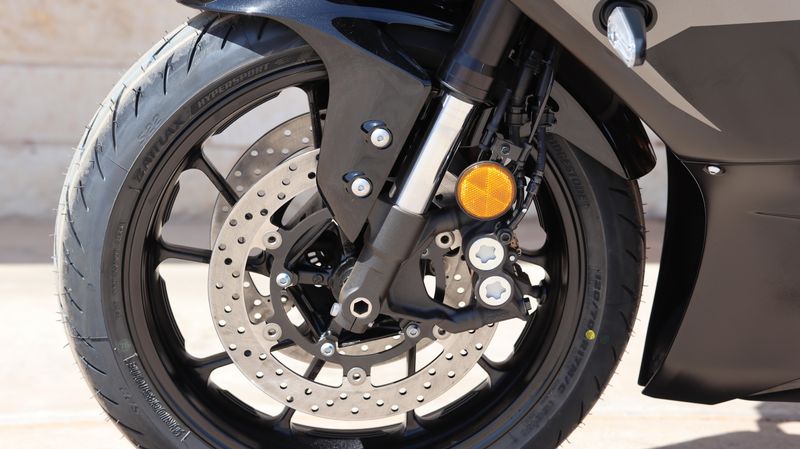 2025 Yamaha YZFR7 MATTE RAVEN BLACK Image 23