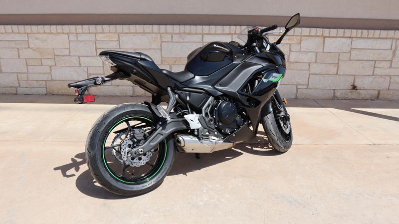 2025 Kawasaki NINJA 650 METALLIC SPARK BLACK AND METALLIC FLAT SPARK BLACK Image 3
