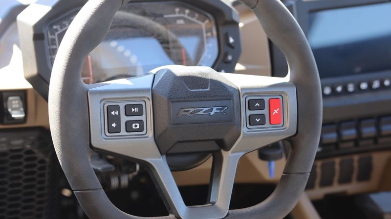 2025 Polaris RZR PRO R ULTIMATE BLACK CRYSTAL AND SHADOW BRONZE Image 19