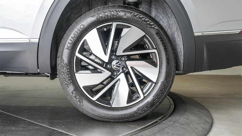 New 2025 Volkswagen Atlas 2.0T SELImage 9