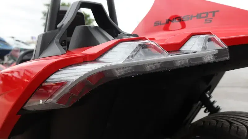 NEW 2025 POLARIS SLINGSHOT S AUTODRIVE Image 14