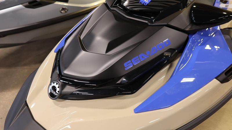 2025 SEADOO WAKE PRO 230 WITH SOUND SYSTEM IDF SAND AND DAZZLING BLUE Image 4