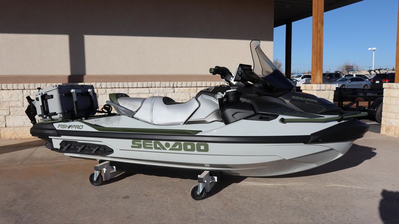 2025 SEADOO FISHPRO APEX 300 WITH SOUND SYSTEM IDF SHARK GREY AND NORI GREEN Image 2