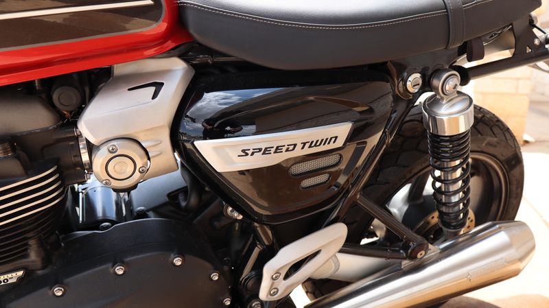 2020 Triumph Speed Twin 1200 Base Image 14