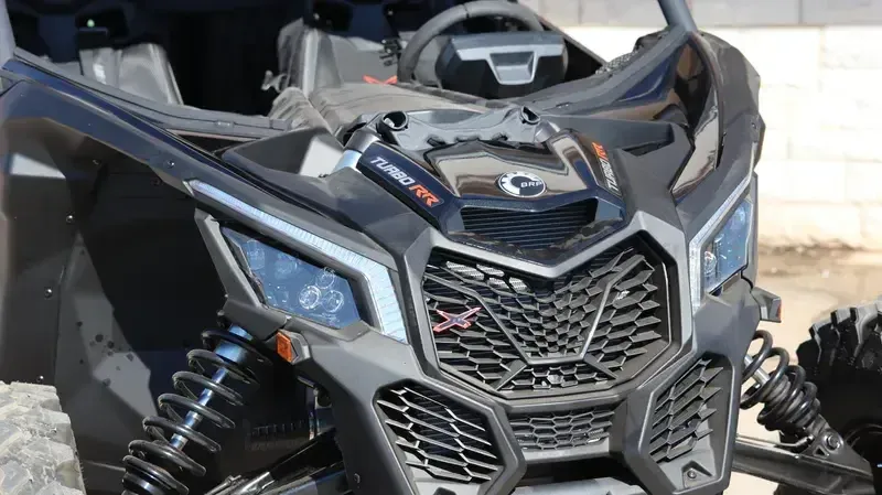 2025 Can-Am MAVERICK X3 MAX X RS TURBO RR WITH SMARTSHOX TRIPLE BLACK Image 11