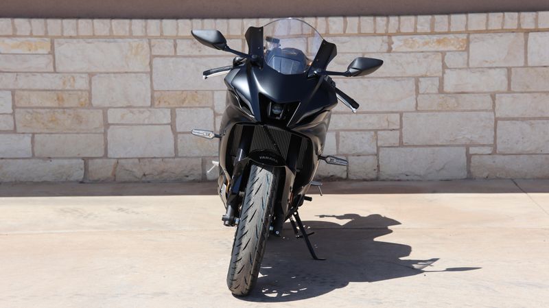 2025 Yamaha YZFR7 MATTE RAVEN BLACK Image 8