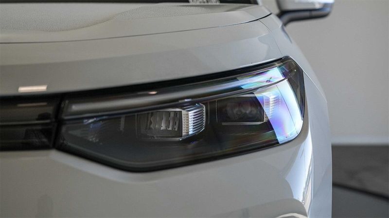 New 2025 Volkswagen Tiguan 2.0T SEImage 7